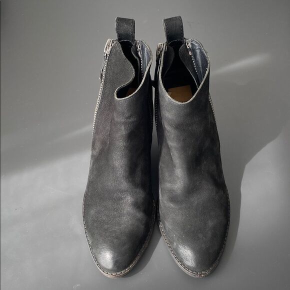 dolce vita Black Leather Ankle Heeled Boots Diagonal Zipper Design Sz 8 Chic - Picture 4 of 7